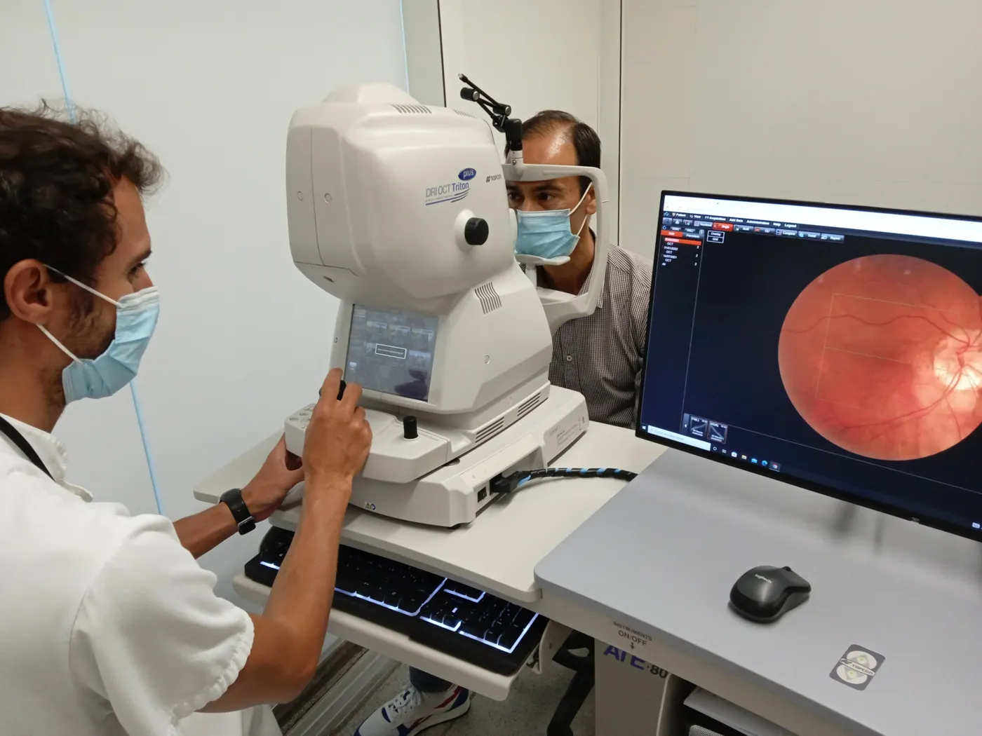 Revisió del fons de l’ull per a la detecció de la retinopatia diabètica.