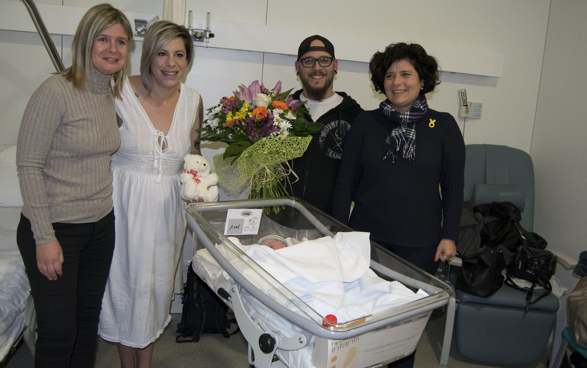 L'Axel ha rebut la visita de les regidores Montserrat Vilella i Noemí Llauradó