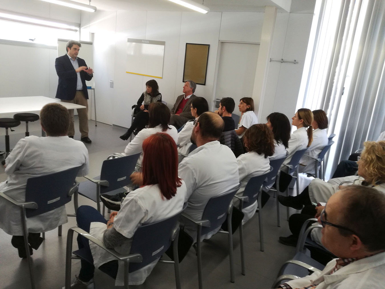 El director del CatSalut es va reunir amb els professionals del CAP Marià Fortuny