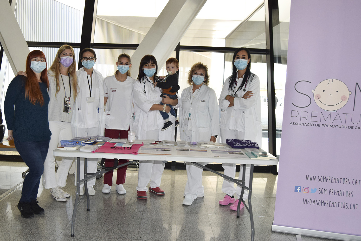 Amb motiu del Dia Mundial de la Prematuritat i amb el suport de l'Associació de Prematurs de Catalunya "Som Prematurs", la rambla de l’Hospital Universitari Sant Joan de Reus acull diversos plafons i una taula informativa per donar visibilitat a un problema que cada any afecta a mig milió de famílies